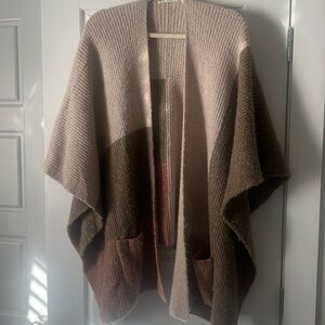 Oversized poncho. Tan, Olive and coral
